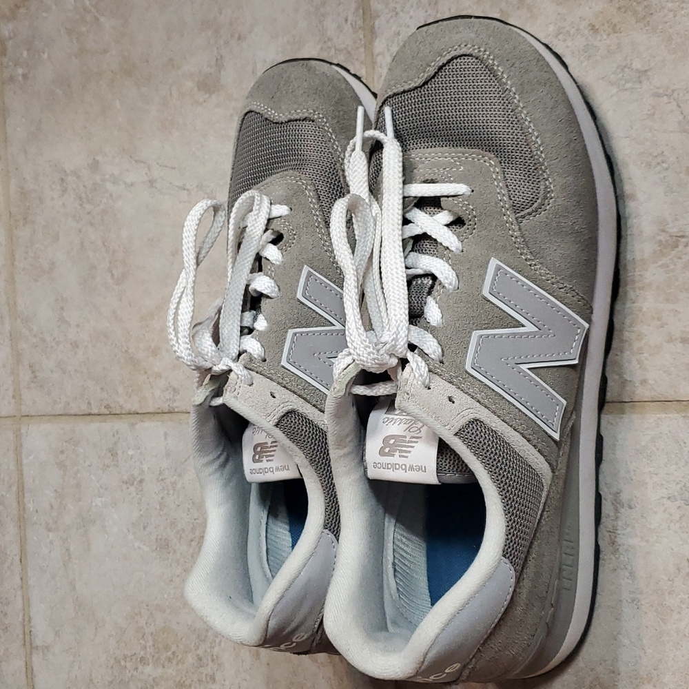 New Balance mens tennis shoes size 11.5